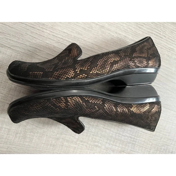 Dansko Olivia bronze snake leather loafers size 7 - Picture 4 of 11
